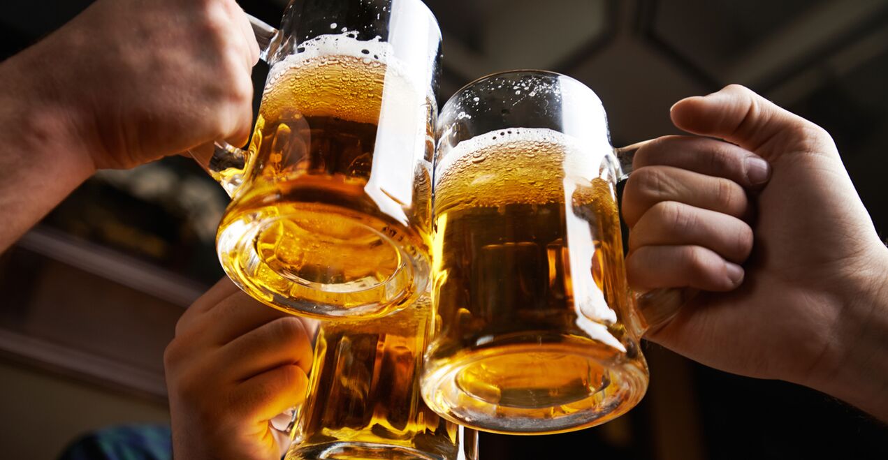Becher Bier, wie man mit dem Trinken aufhört