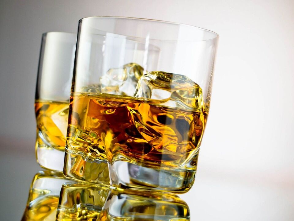 Alkohol, der bei Frauen zu körperlicher und psychischer Abhängigkeit führt