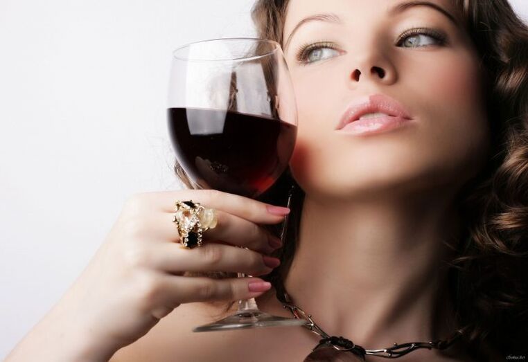 Auch eine wohlhabende Frau ist anfällig für Alkoholismus